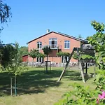 Schaeferwagen Auf Dem Biogut-saalkow * Gustow (Vorpommern-Rugen)