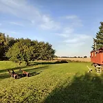Camping Schaeferwagen Auf Dem Naturgut-Saalkow *