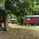 Schaeferwagen Auf Dem Biogut-saalkow مكان تخييم Gustow (Vorpommern-Rugen)