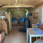 Schaeferwagen Auf Dem Biogut-saalkow Gustow (Vorpommern-Rugen)