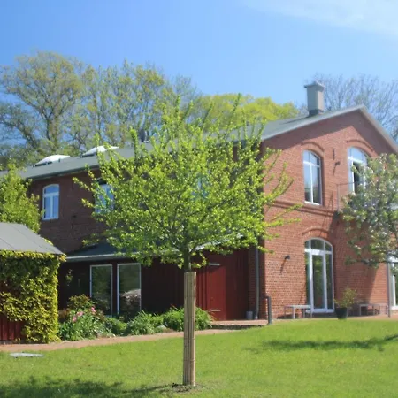 Schaeferwagen Auf Dem Biogut-saalkow Camping Gustow (Vorpommern-Rugen)