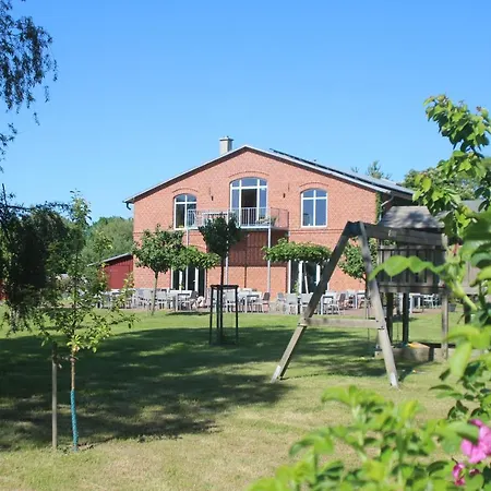 Schaeferwagen Auf Dem Biogut-saalkow * Gustow (Vorpommern-Rugen)