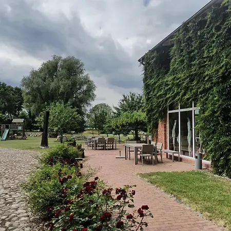 Camping Schaeferwagen Auf Dem Biogut-saalkow Gustow (Vorpommern-Rugen)