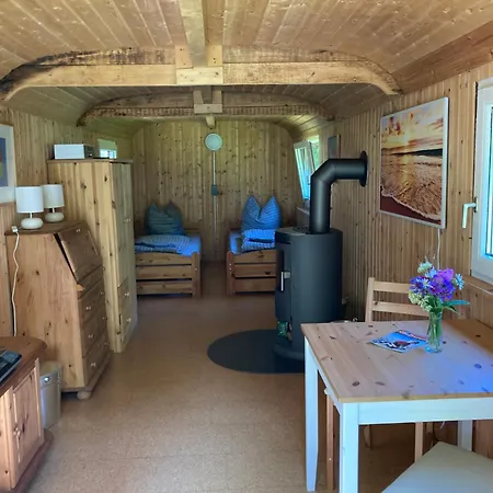 Schaeferwagen Auf Dem Biogut-saalkow Gustow (Vorpommern-Rugen)